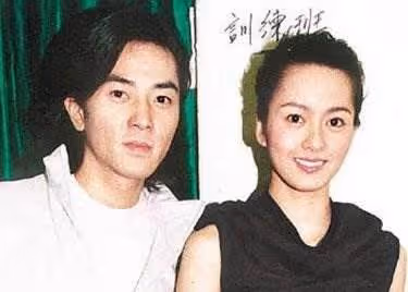 鄭伊健罕見短髪造型曝光!「戴眼鏡風度翩翩」簡直帥出新高度 網友:不愧一代男神