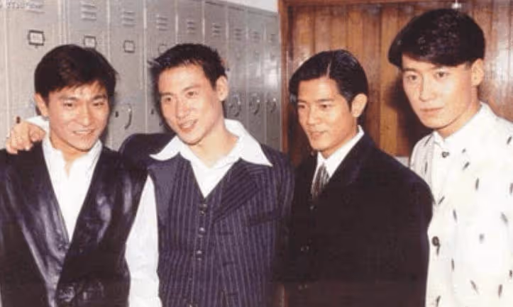被稱香港歌壇奇蹟!他拿話筒時「四大天王」只能站著聽點評 張學友彎腰「接他獎杯」