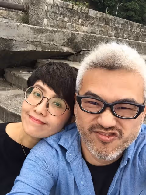 原本不想嫁!阿嬌小8歲老公「月薪才22K」被質疑高攀 結婚14年「她羞曝尪私下」:撿到寶藏了