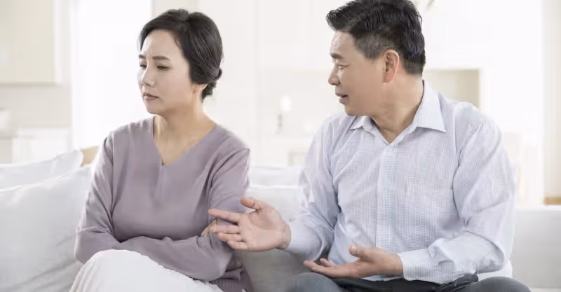 產房外婆婆不同意剖腹產，父親霸氣拍板：錢我出，孩子生完跟我姓