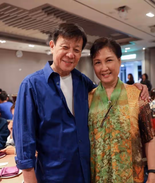 64歲瀋海榮罕曝近況，氣質仍出眾，感情受挫專注事業，碩士畢業後當上大學副教授