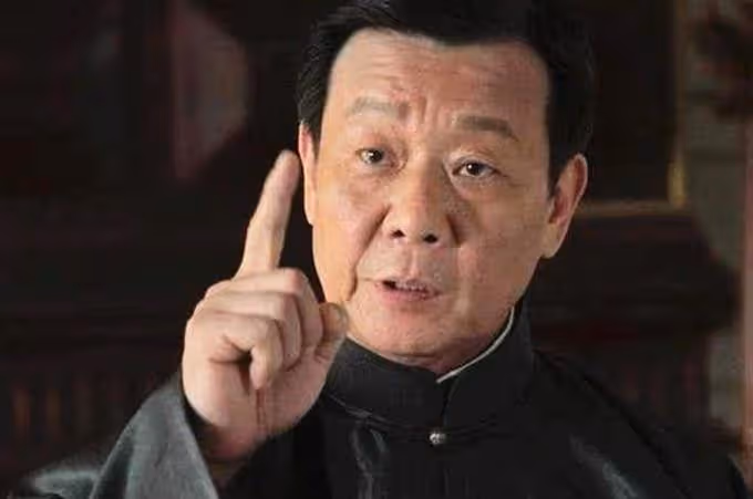 64歲瀋海榮罕曝近況，氣質仍出眾，感情受挫專注事業，碩士畢業後當上大學副教授
