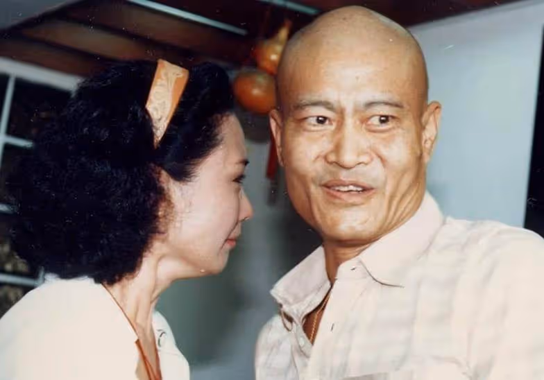 64歲瀋海榮罕曝近況，氣質仍出眾，感情受挫專注事業，碩士畢業後當上大學副教授