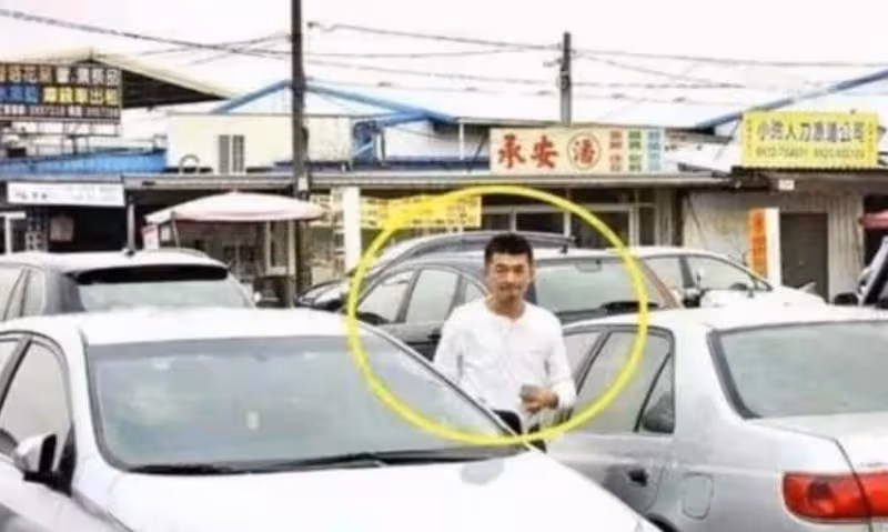 他47歲身家過億,50歲娶日本首富女兒,59歲卻在街邊擺攤賣麻油雞「償還15億」:直面人生大起大落!