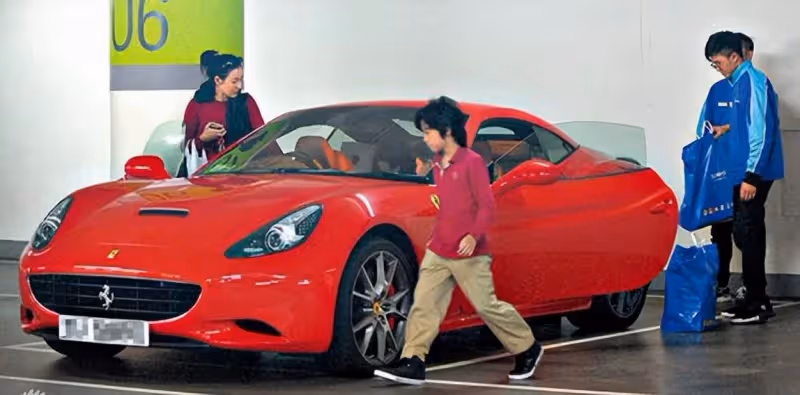 「真富婆」張柏芝：十輛豪車六輛送家人，謝賢意外暴露三胎生父？