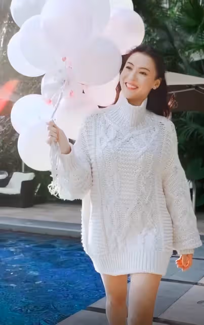 「真富婆」張柏芝：十輛豪車六輛送家人，謝賢意外暴露三胎生父？
