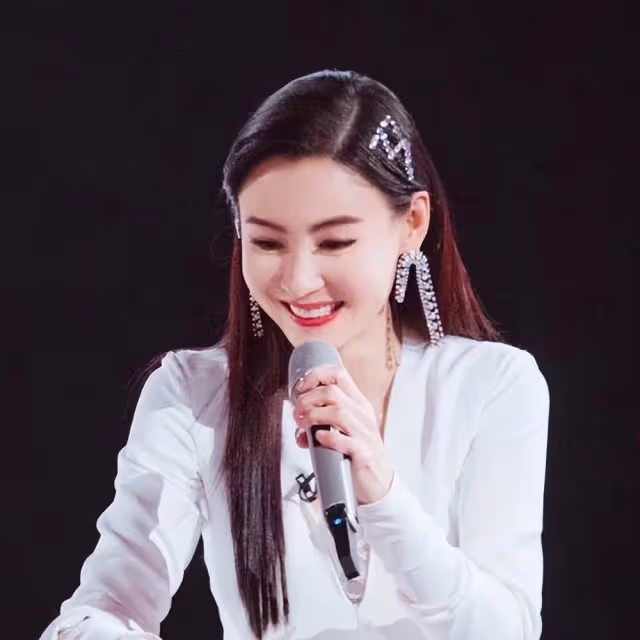 「真富婆」張柏芝:十輛豪車六輛送家人,謝賢意外暴露三胎生父?