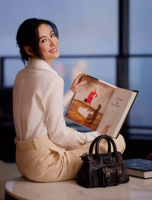 「真富婆」張柏芝:十輛豪車六輛送家人,謝賢意外暴露三胎生父?