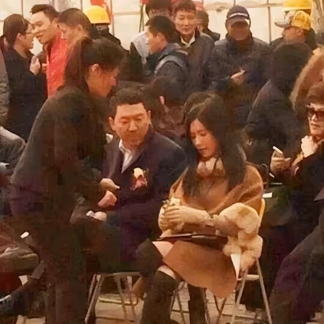 「真富婆」張柏芝:十輛豪車六輛送家人,謝賢意外暴露三胎生父?