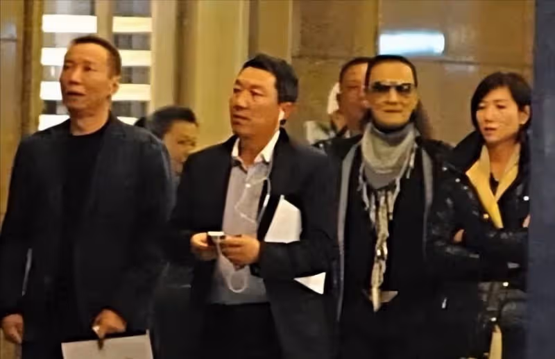 「真富婆」張柏芝:十輛豪車六輛送家人,謝賢意外暴露三胎生父?