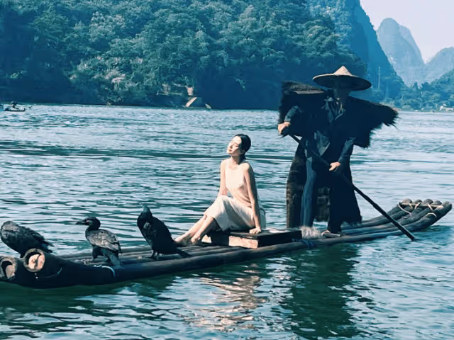 賭王千金何超蓮曬美照 衣服半脫半裸畫面太火辣