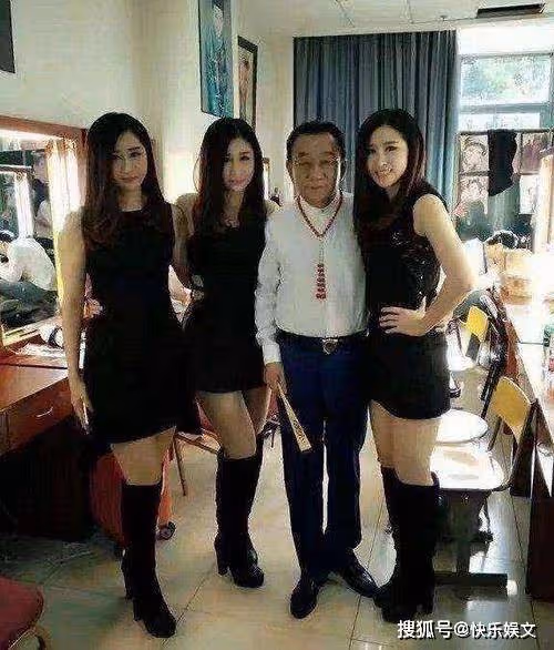 75歲侯耀華參加生日會 場面高端震撼