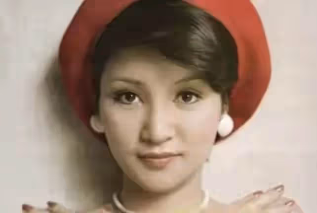 謝賢欠14K賭債,鄧光榮無能為力,狄波拉無奈,精心打扮求助賭王