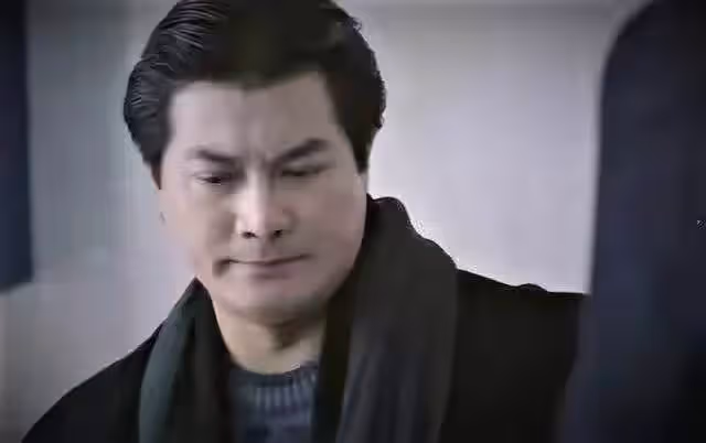 謝賢欠14K賭債,鄧光榮無能為力,狄波拉無奈,精心打扮求助賭王