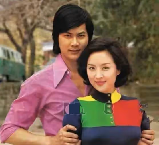 謝賢欠14K賭債,鄧光榮無能為力,狄波拉無奈,精心打扮求助賭王