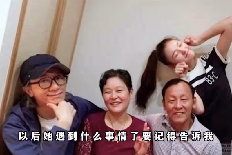 周星馳迎60歲生日,林允連續7年為老闆慶生,零點準時曬照送祝福
