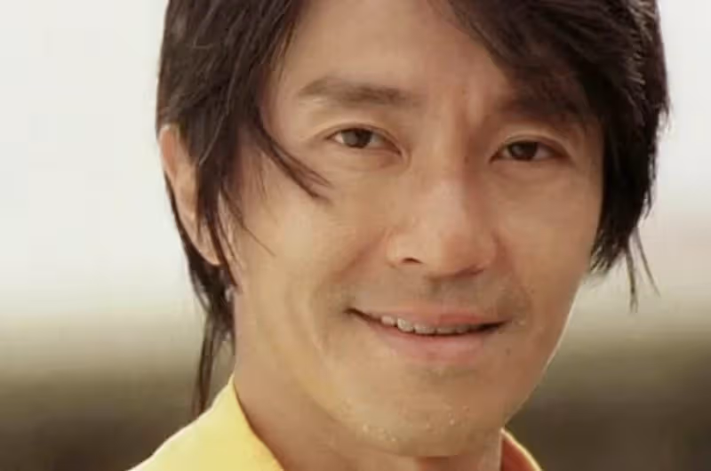 周星馳迎60歲生日,林允連續7年為老闆慶生,零點準時曬照送祝福