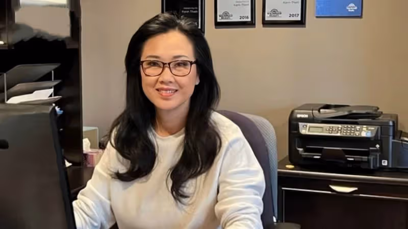 59歲港姐移民國外近況曝光!已轉行成「王牌地產經紀」,二婚嫁洋人老公生3娃太幸福