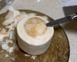 2步輕鬆喝椰汁吃椰肉