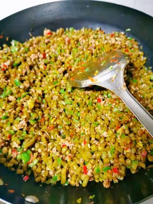 四川爛肉炒泡豇豆