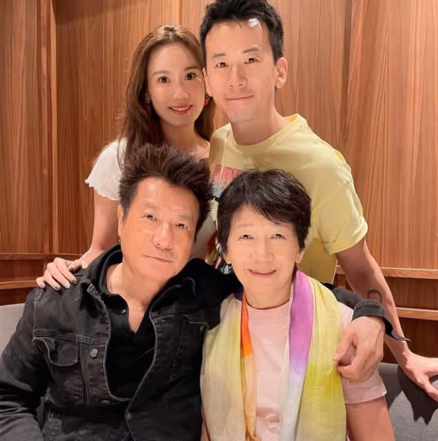 石修兒媳曬泳池靚照!懷孕4個月四肢仍纖細,素顏皮膚白到發光