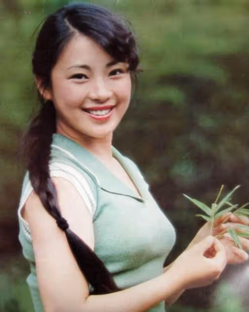 李連杰兩任妻子，利智黃秋燕過著不同人生，4個女兒差距就出來了