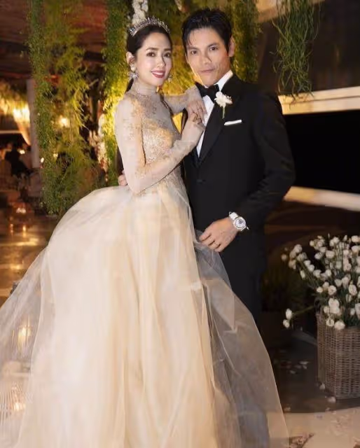 跪地為向佐穿鞋，剪頭髮要經婆婆同意，嫁入豪門的郭碧婷幸福嗎？