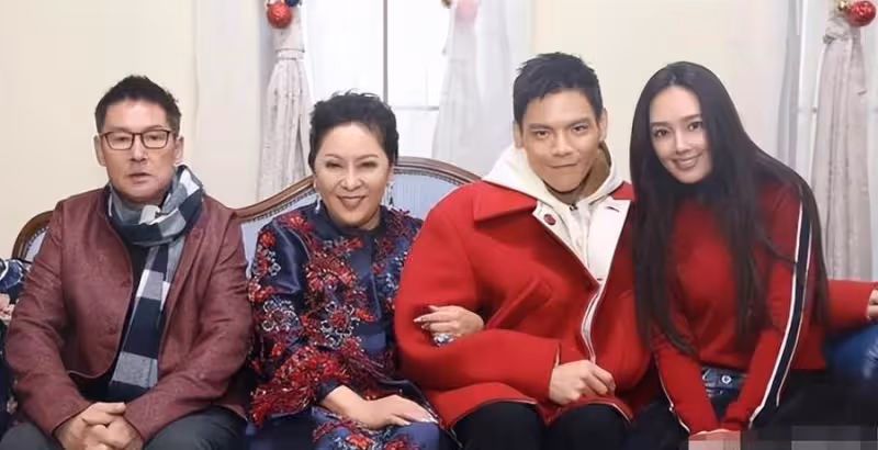 跪地為向佐穿鞋，剪頭髮要經婆婆同意，嫁入豪門的郭碧婷幸福嗎？