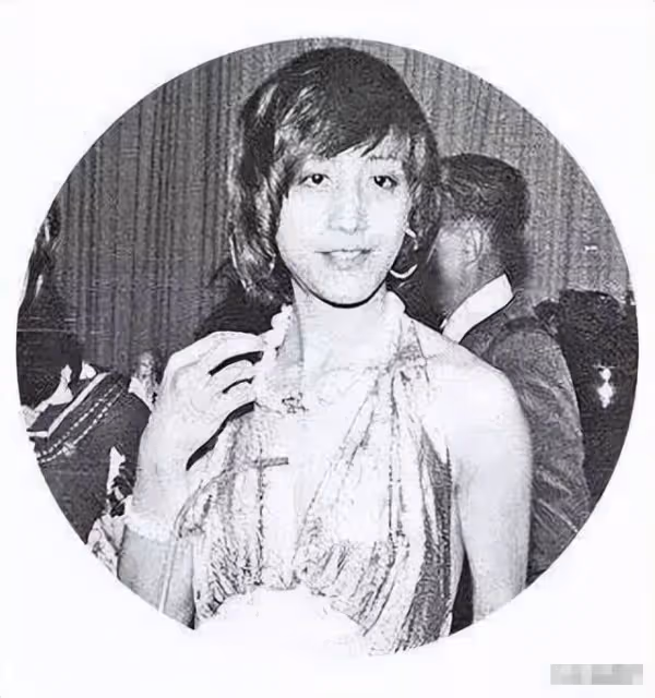 賭王千金何超英：失婚後瘋癲10年，帶女兒流浪14年，是誰害了她？