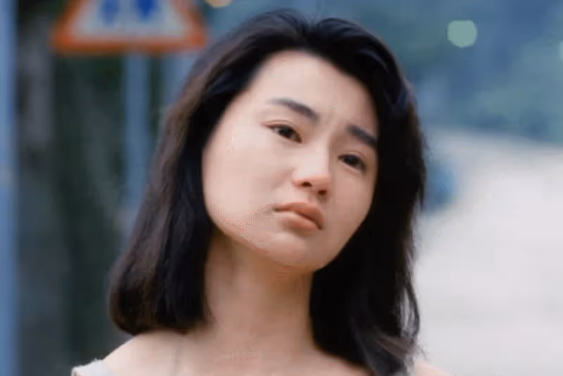失婚後消失18年,張曼玉一張私照上熱搜,她太「放肆」了,網友卻說:隨便玩,以後的日子長著呢