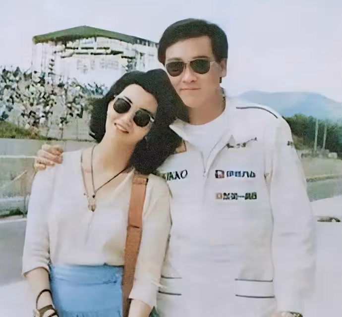 失婚後消失18年,張曼玉一張私照上熱搜,她太「放肆」了,網友卻說:隨便玩,以後的日子長著呢