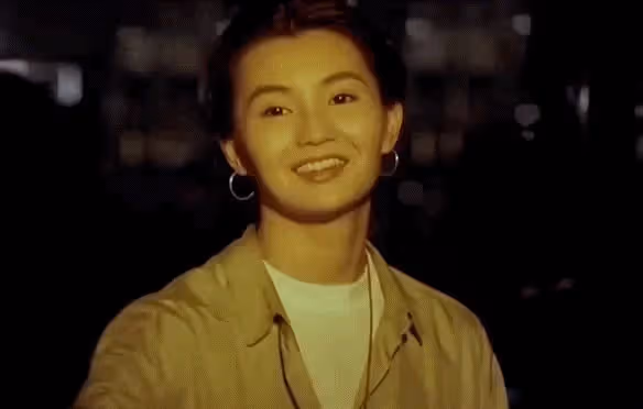 失婚後消失18年,張曼玉一張私照上熱搜,她太「放肆」了,網友卻說:隨便玩,以後的日子長著呢