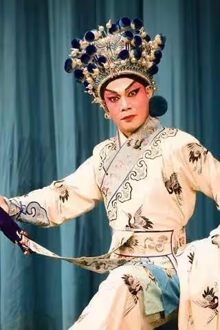 4位被誤以為是香港人的演員,「黃金配角」林雪曾是帥哥,「千面如來」劉洵最讓人意外