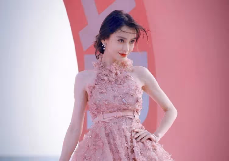 趙麗穎的腰,楊冪的臀,6位一線女星最自卑的地方,你發現了嗎?