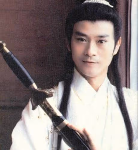 鄭少秋:周潤發下跪感謝,金庸題字贊美,因風流成性背負一身罵名