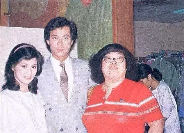 鄭少秋:周潤發下跪感謝,金庸題字贊美,因風流成性背負一身罵名