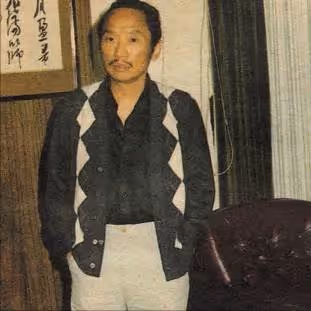 鄭少秋:周潤發下跪感謝,金庸題字贊美,因風流成性背負一身罵名