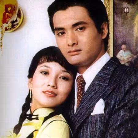 鄭少秋:周潤發下跪感謝,金庸題字贊美,因風流成性背負一身罵名