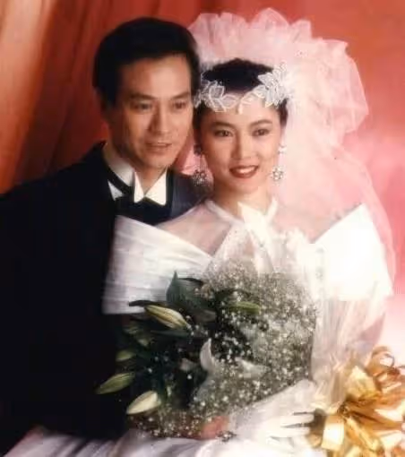 鄭少秋:周潤發下跪感謝,金庸題字贊美,因風流成性背負一身罵名