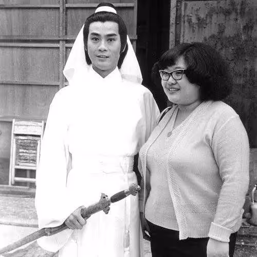 鄭少秋:周潤發下跪感謝,金庸題字贊美,因風流成性背負一身罵名