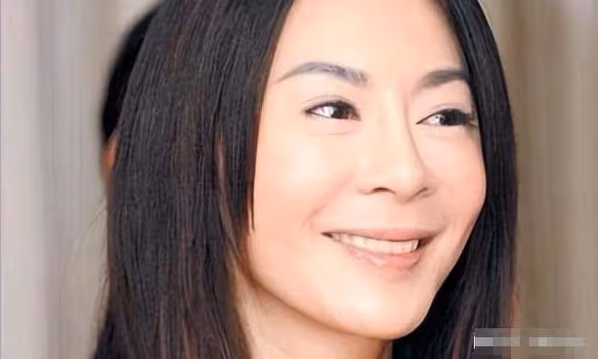 是深情還是炒作?喻可欣癡迷劉德華30多年,分手後仍然出書懷念