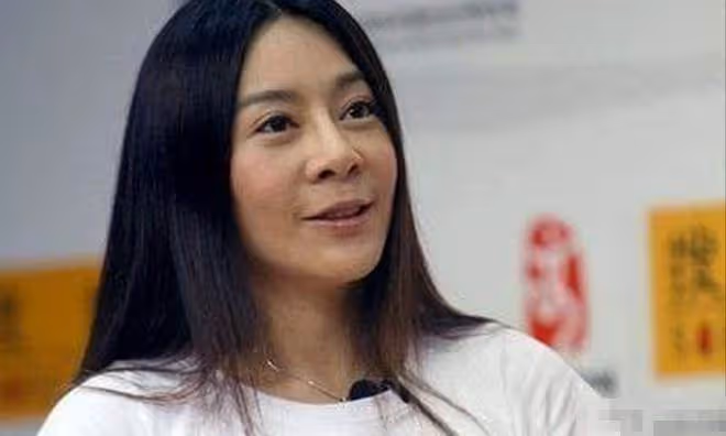 是深情還是炒作?喻可欣癡迷劉德華30多年,分手後仍然出書懷念