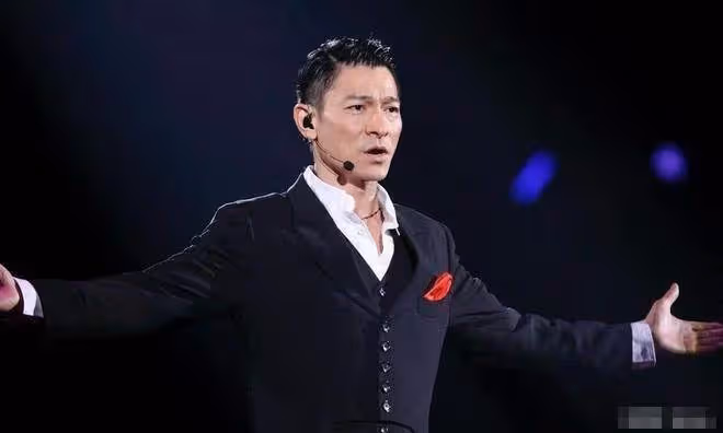 是深情還是炒作?喻可欣癡迷劉德華30多年,分手後仍然出書懷念