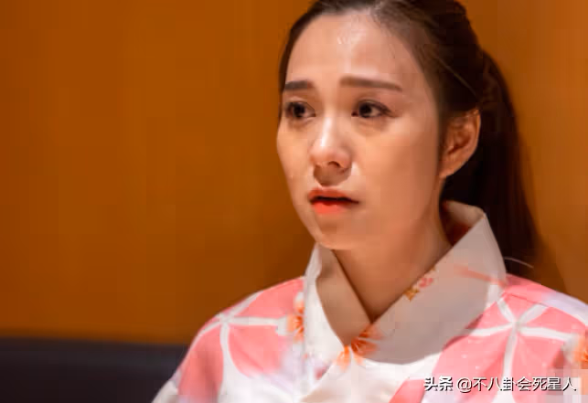 和服門口迎客——TVB知名女星轉行當服務員
