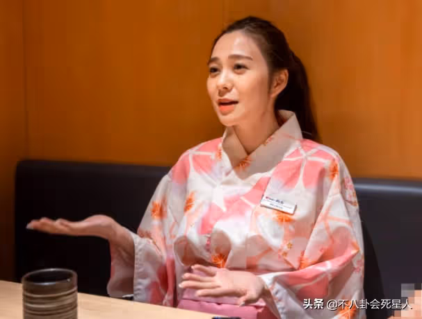 和服門口迎客——TVB知名女星轉行當服務員