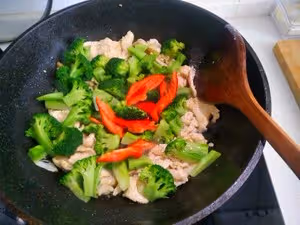 雞胸肉炒西蘭花