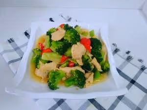 雞胸肉炒西蘭花