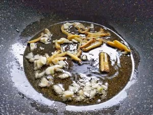 花甲這樣炒，熱量低還💯分💯下飯❗韭菜爆炒花甲肉