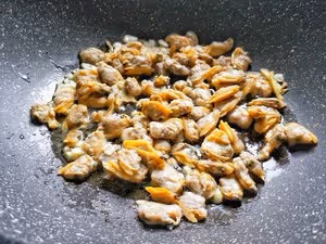 花甲這樣炒，熱量低還💯分💯下飯❗韭菜爆炒花甲肉