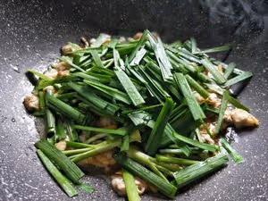 花甲這樣炒，熱量低還💯分💯下飯❗韭菜爆炒花甲肉